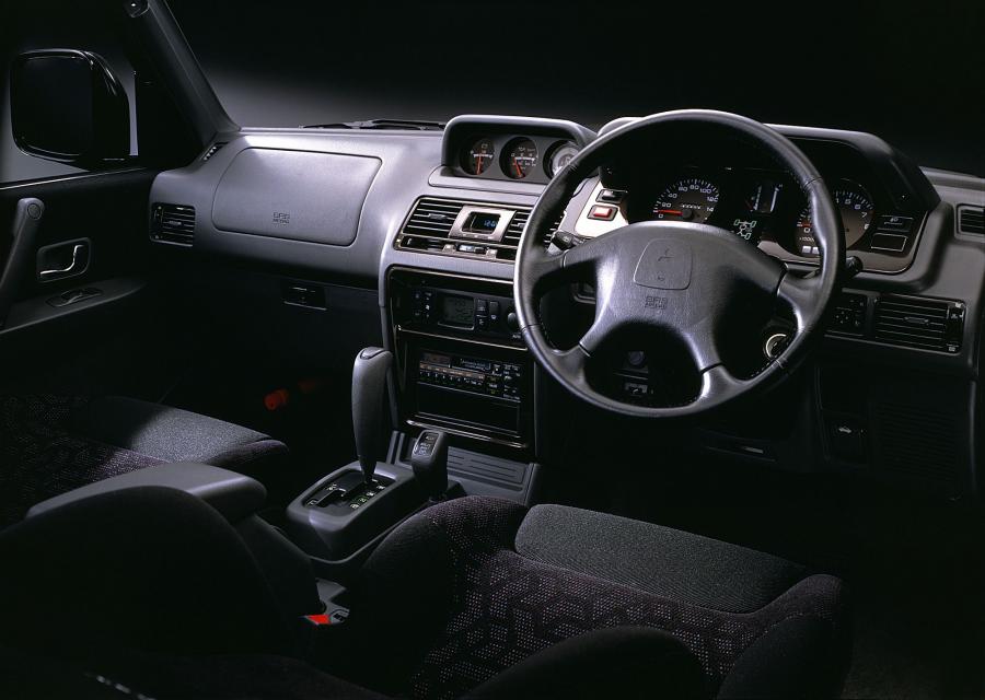 Торпедо Mitsubishi Pajero Evolution 1997 года  (фото 2 из 10)